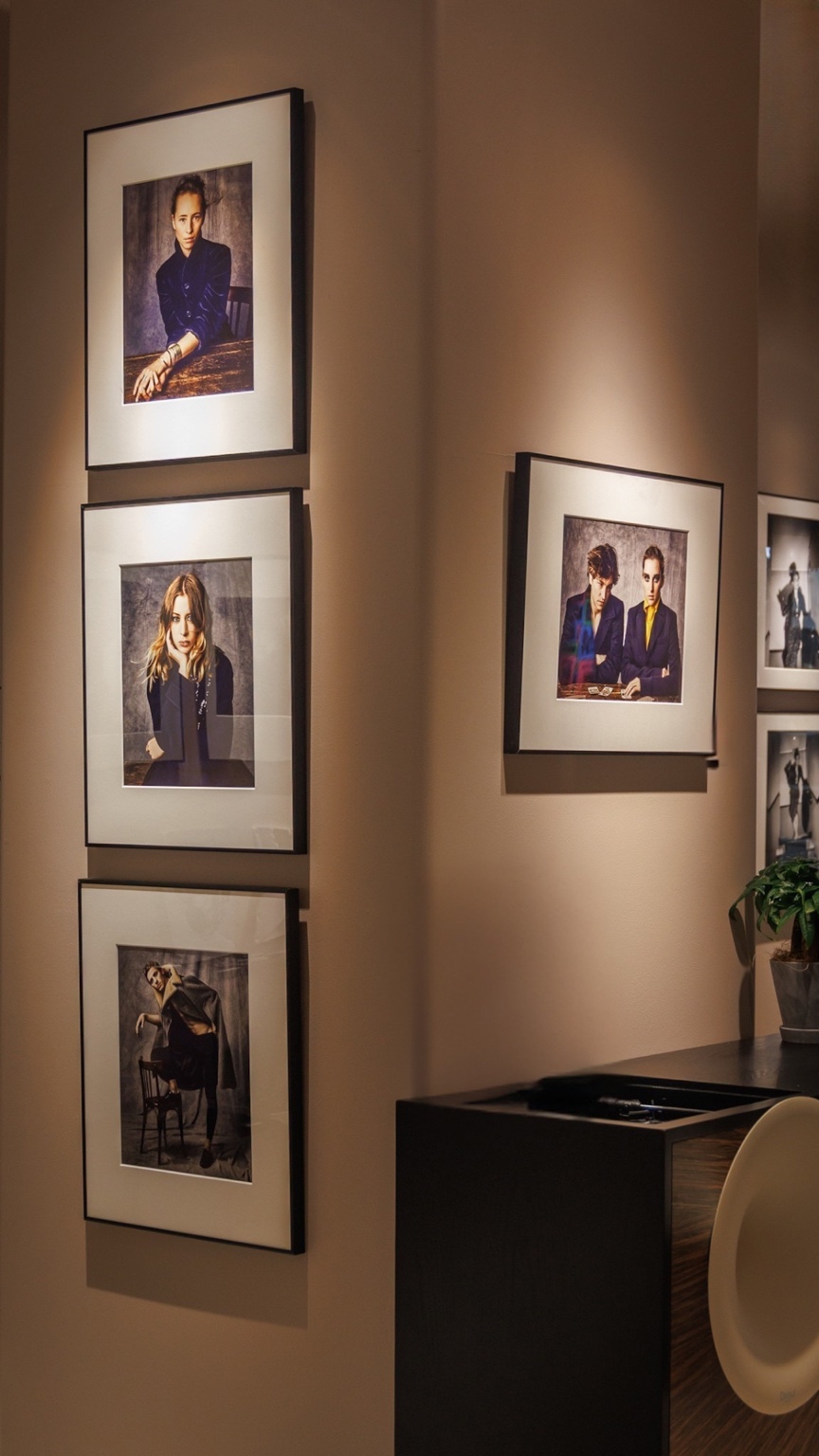 写真展 / ポートレートと空間の展示構成